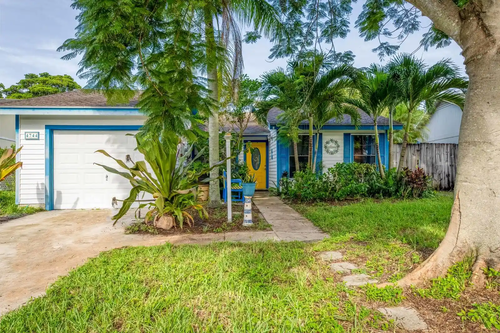 Single family home for sale at 4744 Brook Dr, West Palm Beach, FL 33417 | MLS# B26076362