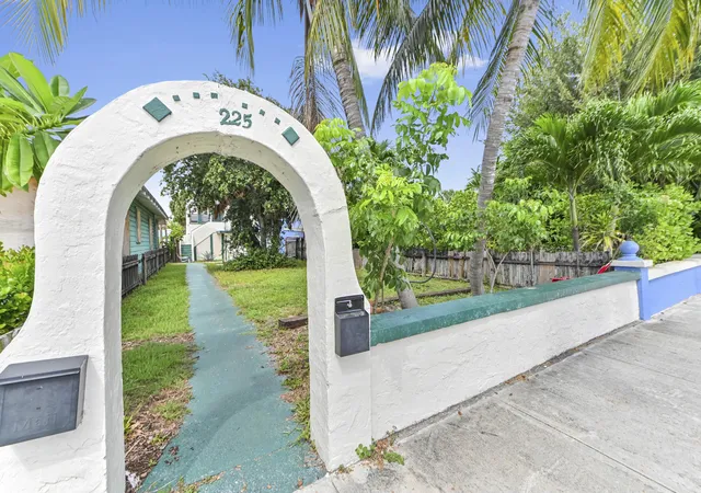 Photo 2 of Multi family home for sale at 225 N M St #1, Lake Worth Beach, FL 33460 | MLS# B26076478 | Listing updated on 2026-10-10