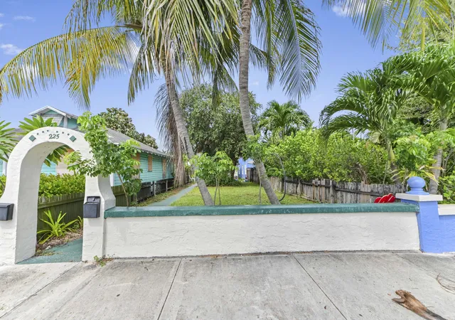 Photo 3 of Multi family home for sale at 225 N M St #1, Lake Worth Beach, FL 33460 | MLS# B26076478 | Listing updated on 2026-10-10