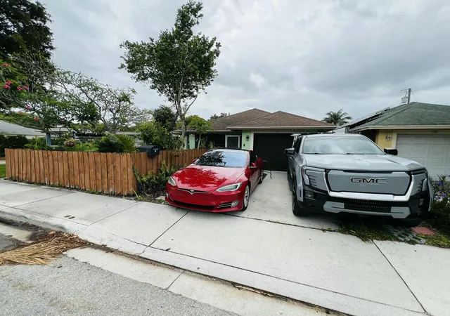 Photo 3 of Single family home for sale at 703 S A St, Lake Worth Beach, FL 33460 | MLS# B26076545 | Listing updated on 2026-10-10