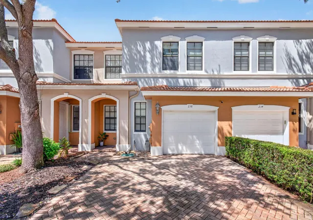 Townhouse for sale at 238 E Chrystie Cir, Delray Beach, FL 33484 | MLS# B26076607
