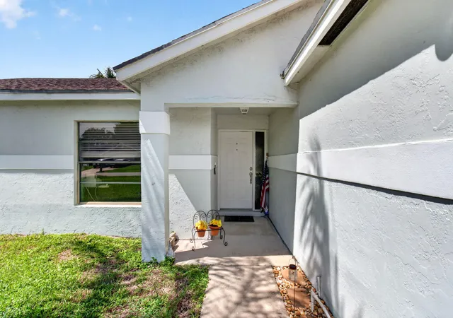 Photo 2 of Single family home for sale at 39 Cedar Cir, Boynton Beach, FL 33436 | MLS# B26076686 | Listing updated on 2026-10-10