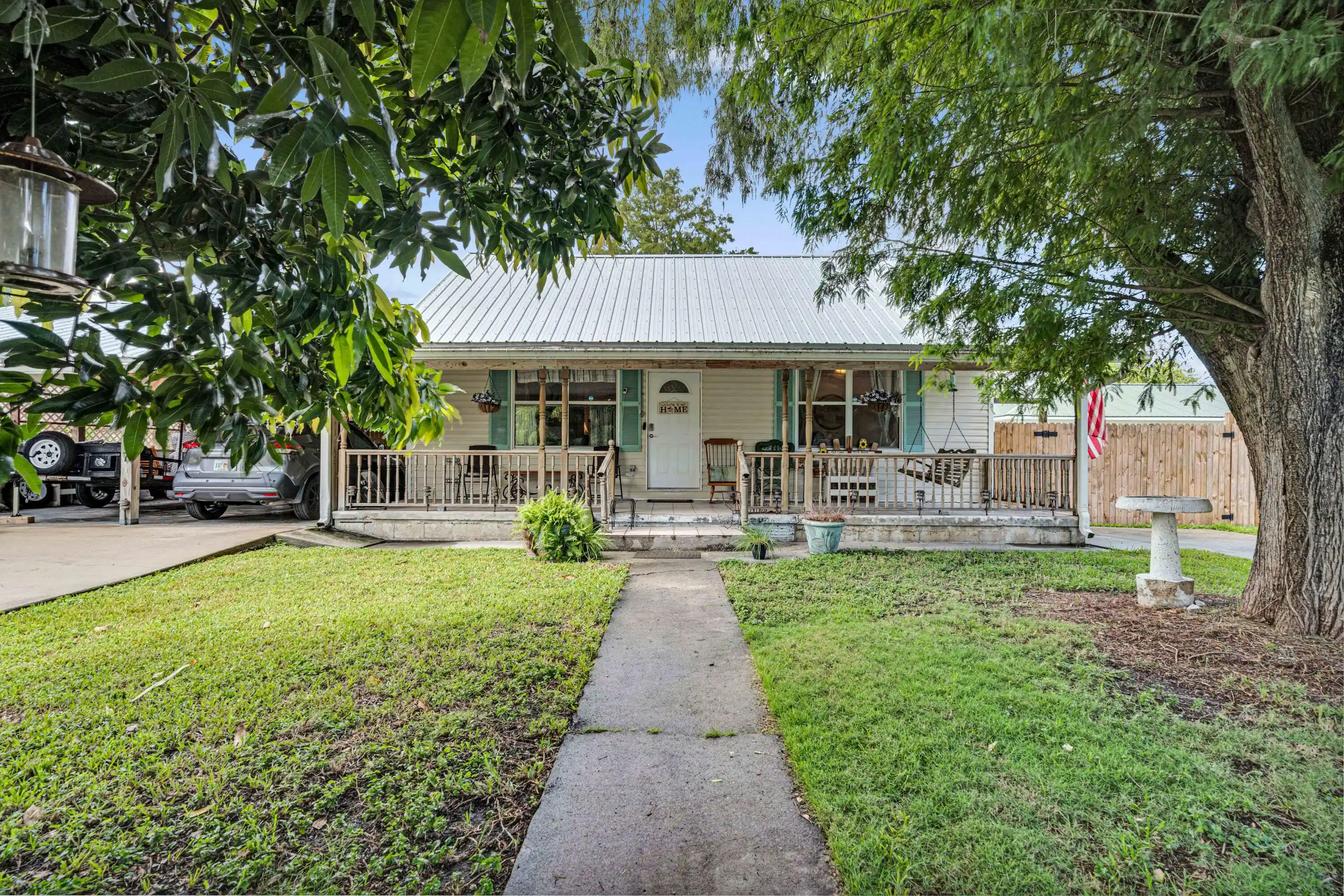 Single family home for sale at 417 Royal Palm Ave, Clewiston, FL 33440 | MLS# B26076920