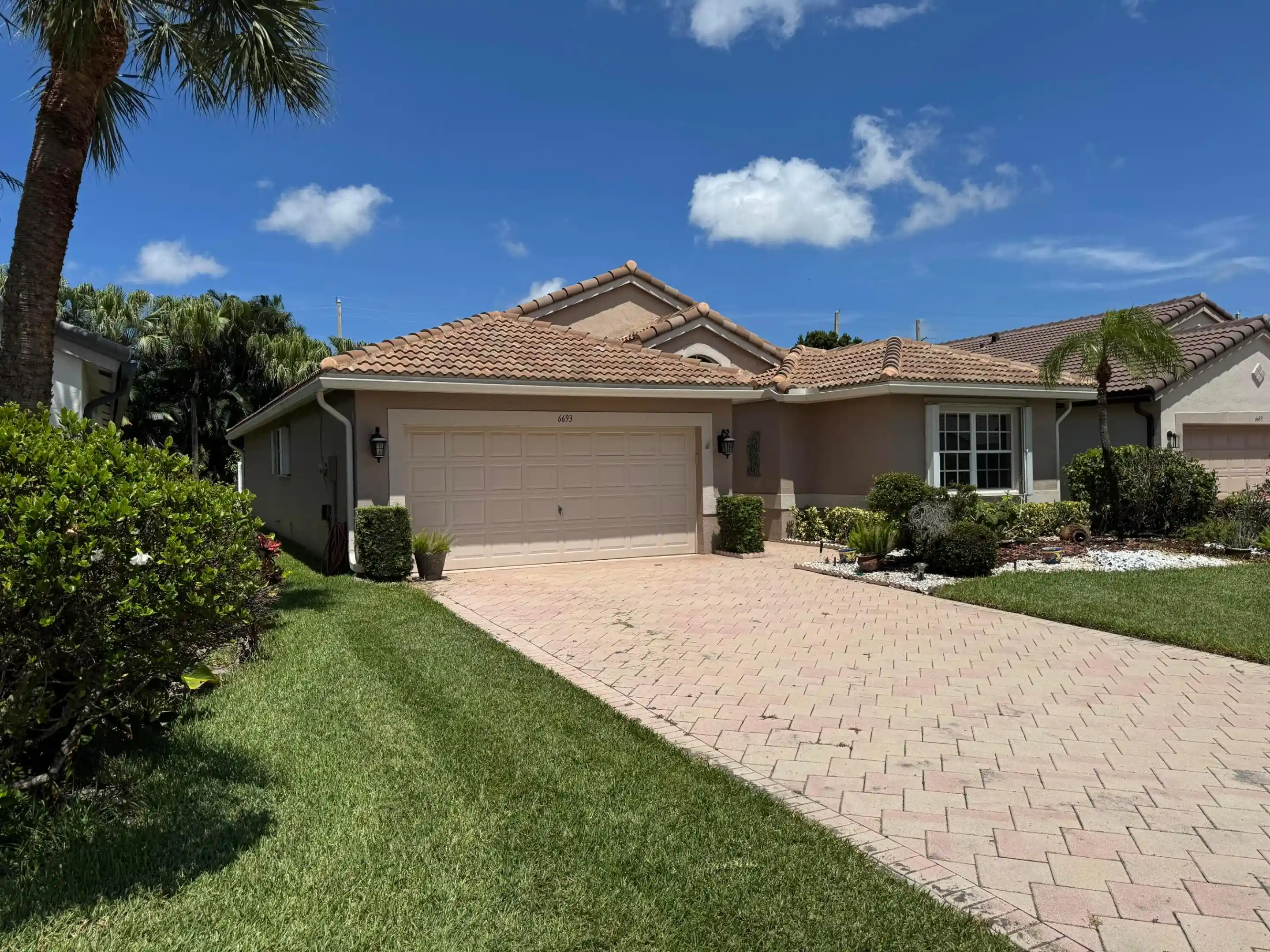 Photo 1 of Sale Pending at 6693 Sun River Rd, Boynton Beach, FL 33437 | MLS# B26076967 | Listing updated on 2026-10-27