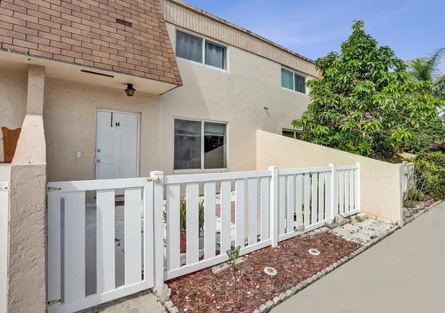 Photo 3 of Townhouse for sale at 8091 Nw 12th Street #H, Margate, FL 33063 | MLS# B26076977 | Listing updated on 2026-10-10