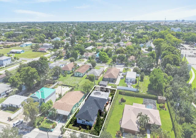 Photo 2 of Multi family home for sale at 27 Nw 14th Avenue, Delray Beach, FL 33444 | MLS# B26077059 | Listing updated on 2026-10-10