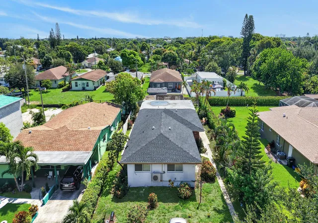Photo 3 of Multi family home for sale at 27 Nw 14th Avenue, Delray Beach, FL 33444 | MLS# B26077059 | Listing updated on 2026-10-10