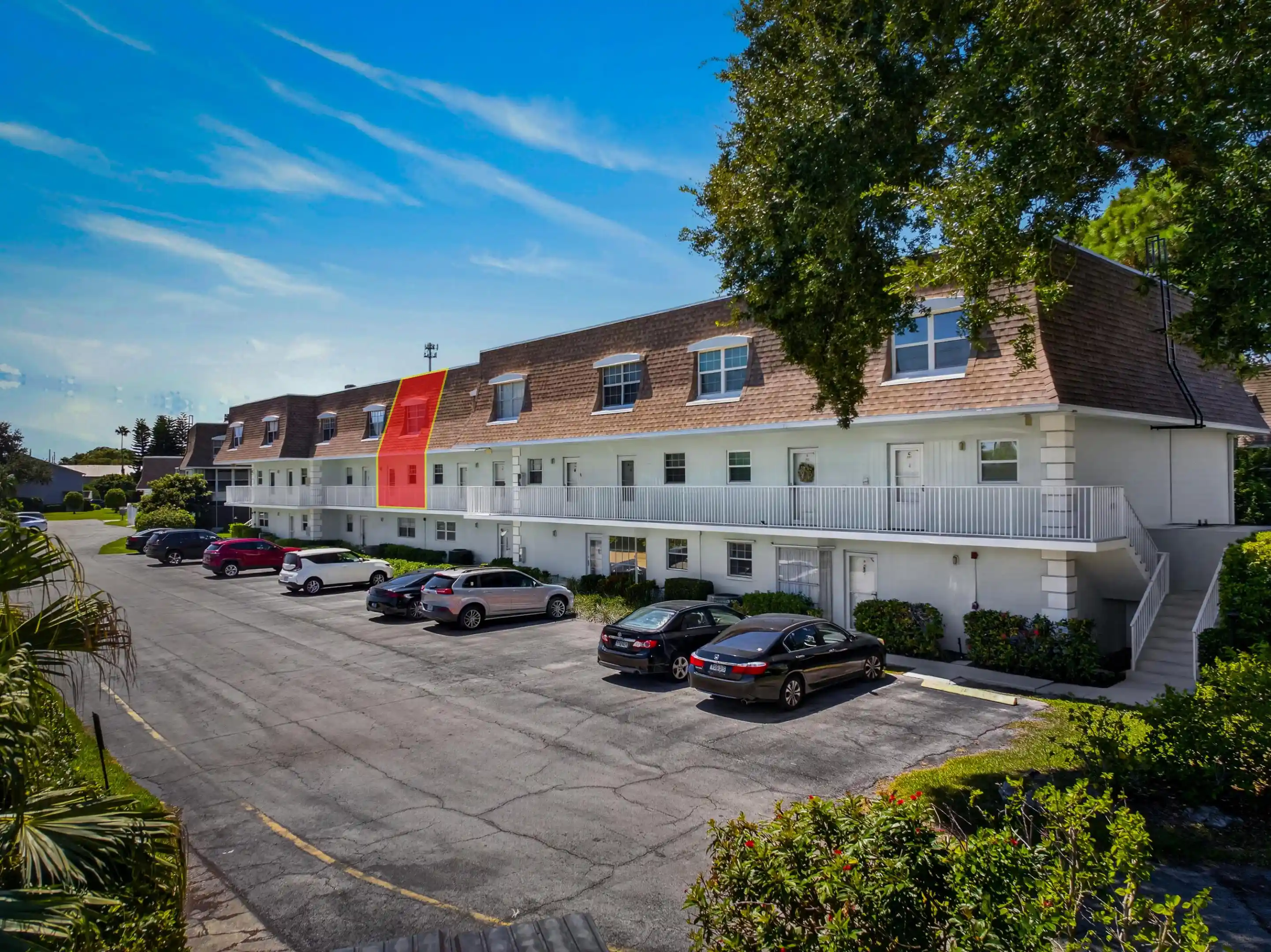 Listing Photo 1 - Condo for sale in 1901 Indian River Blvd located at 1901 Indian River Blvd, Vero Beach, FL 32960 - Unit #C207