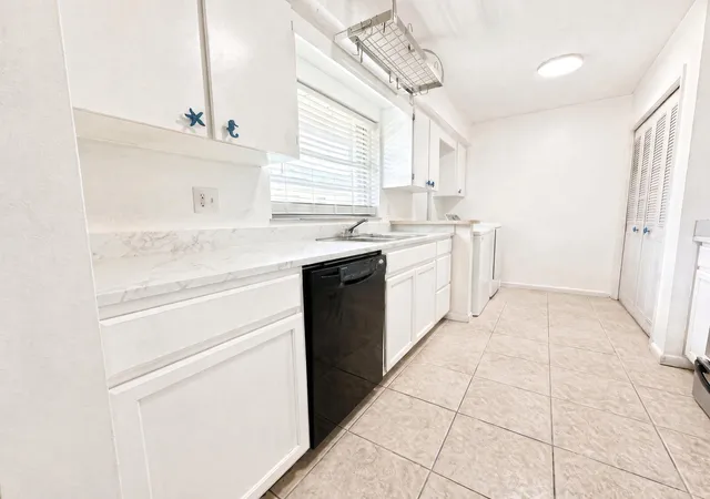 Photo 2 of Single family home for sale at 4725 Se Teri Pl, Stuart, FL 34997 | MLS# B26077168 | Listing updated on 2026-09-29