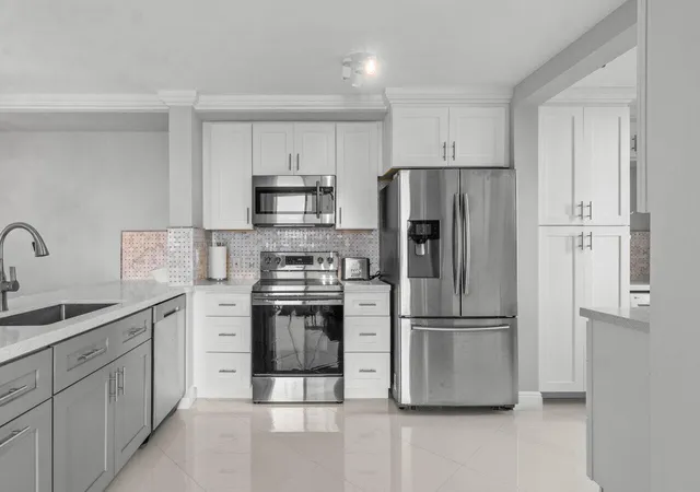 Photo 2 of Condo for sale at 180 Yacht Clb Way #102, Hypoluxo, FL 33462 | MLS# B26077201 | Listing updated on 2026-10-10