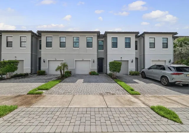 Photo 1 of Townhouse for sale at 4488 Appleton Cir E, Fort Lauderdale, FL 33309 | MLS# B26077311 | Listing updated on 2026-10-10