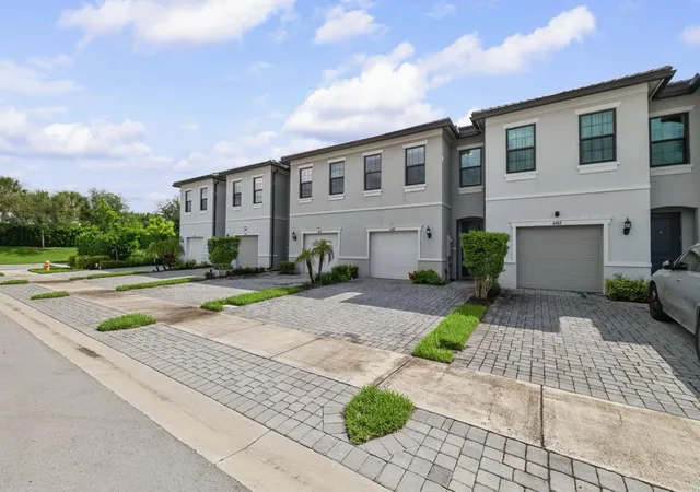 Photo 2 of Townhouse for sale at 4488 Appleton Cir E, Fort Lauderdale, FL 33309 | MLS# B26077311 | Listing updated on 2026-10-10