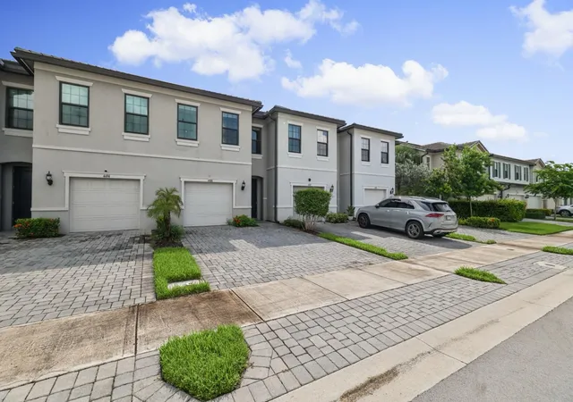 Photo 3 of Townhouse for sale at 4488 Appleton Cir E, Fort Lauderdale, FL 33309 | MLS# B26077311 | Listing updated on 2026-10-10