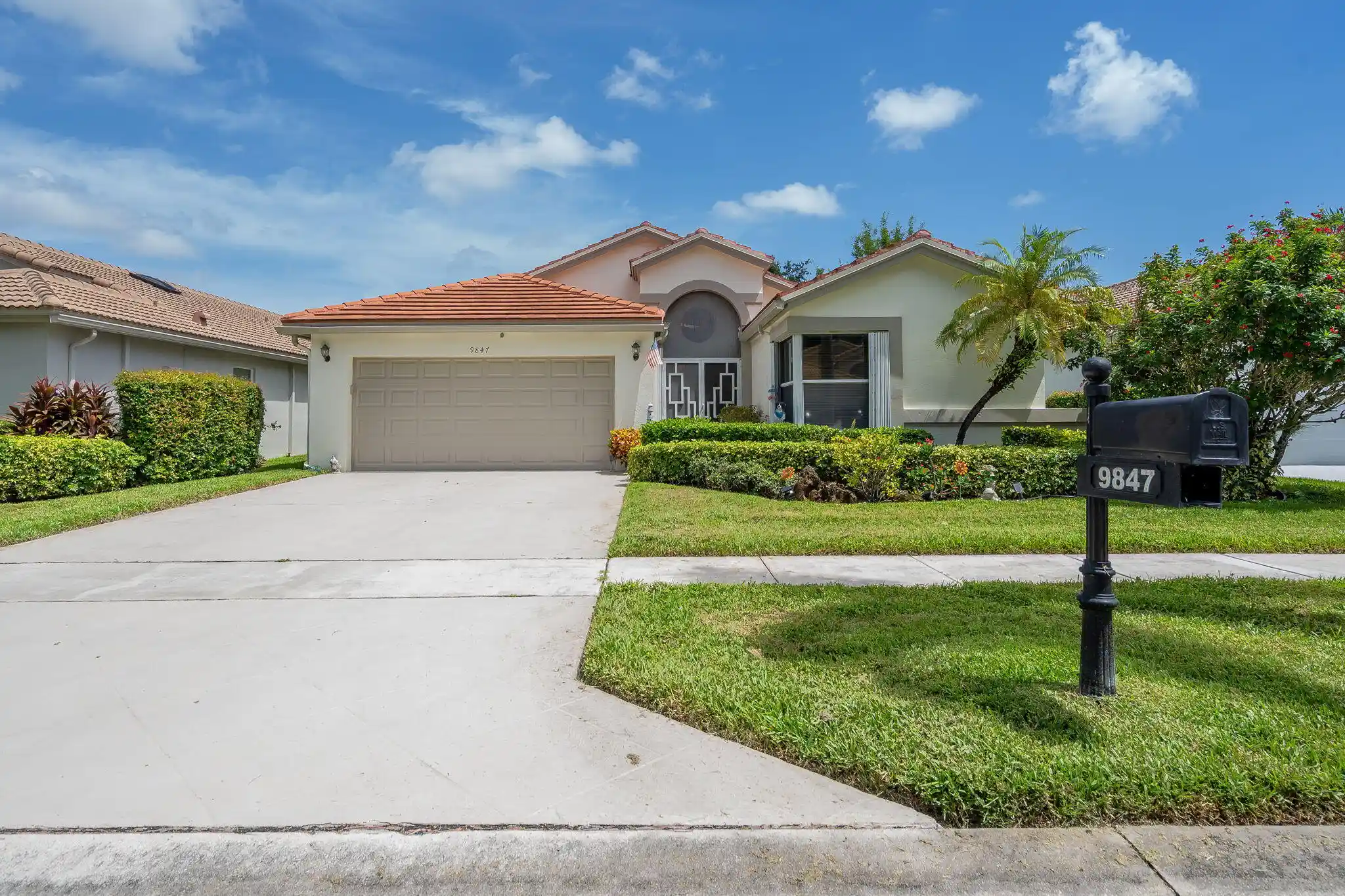 Photo 1 of Sale Pending at 9847 Harbour Lake Cir, Boynton Beach, FL 33437 | MLS# B26077392 | Listing updated on 2026-10-19