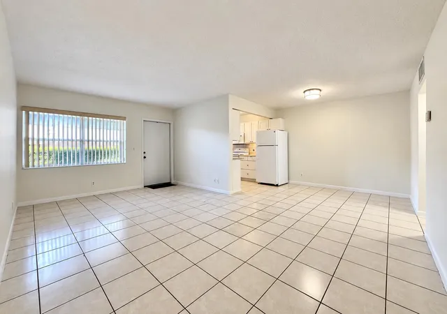 Listing Photo 4 - Condo for sale in building located at 111 Cleveland St, Lake Worth Beach, FL 33461 - Unit #A - 6