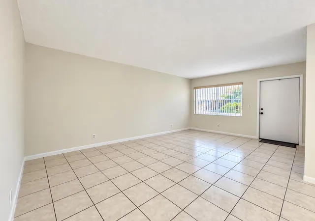 Listing Photo 5 - Condo for sale in building located at 111 Cleveland St, Lake Worth Beach, FL 33461 - Unit #A - 6