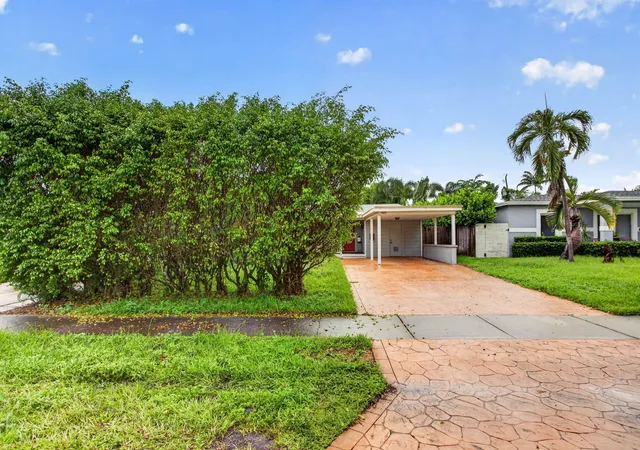 Photo 3 of Single family home for sale at 5433 Ne 5th Avenue, Fort Lauderdale, FL 33334 | MLS# B26077401 | Listing updated on 2026-10-01