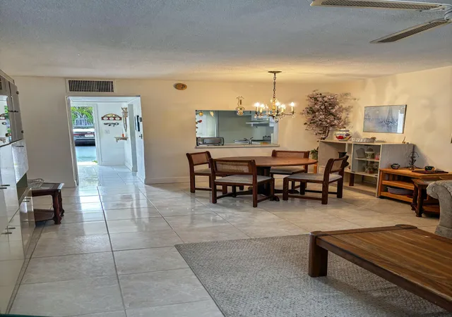 Listing Photo 4 - Condo for sale in building located at 4025 N Federal, Oakland Park, FL 33308 - Unit #121C
