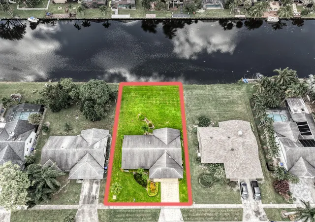 Photo 2 of Single family home for sale at 142 Parkwood Dr, Royal Palm Beach, FL 33411 | MLS# B26077523 | Listing updated on 2026-10-08