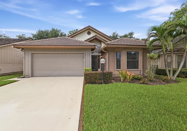Photo 2 of Single family home for sale at 4208 Sw Mallard Crk Trl, Palm City, FL 34990 | MLS# B26077567 | Listing updated on 2026-10-05