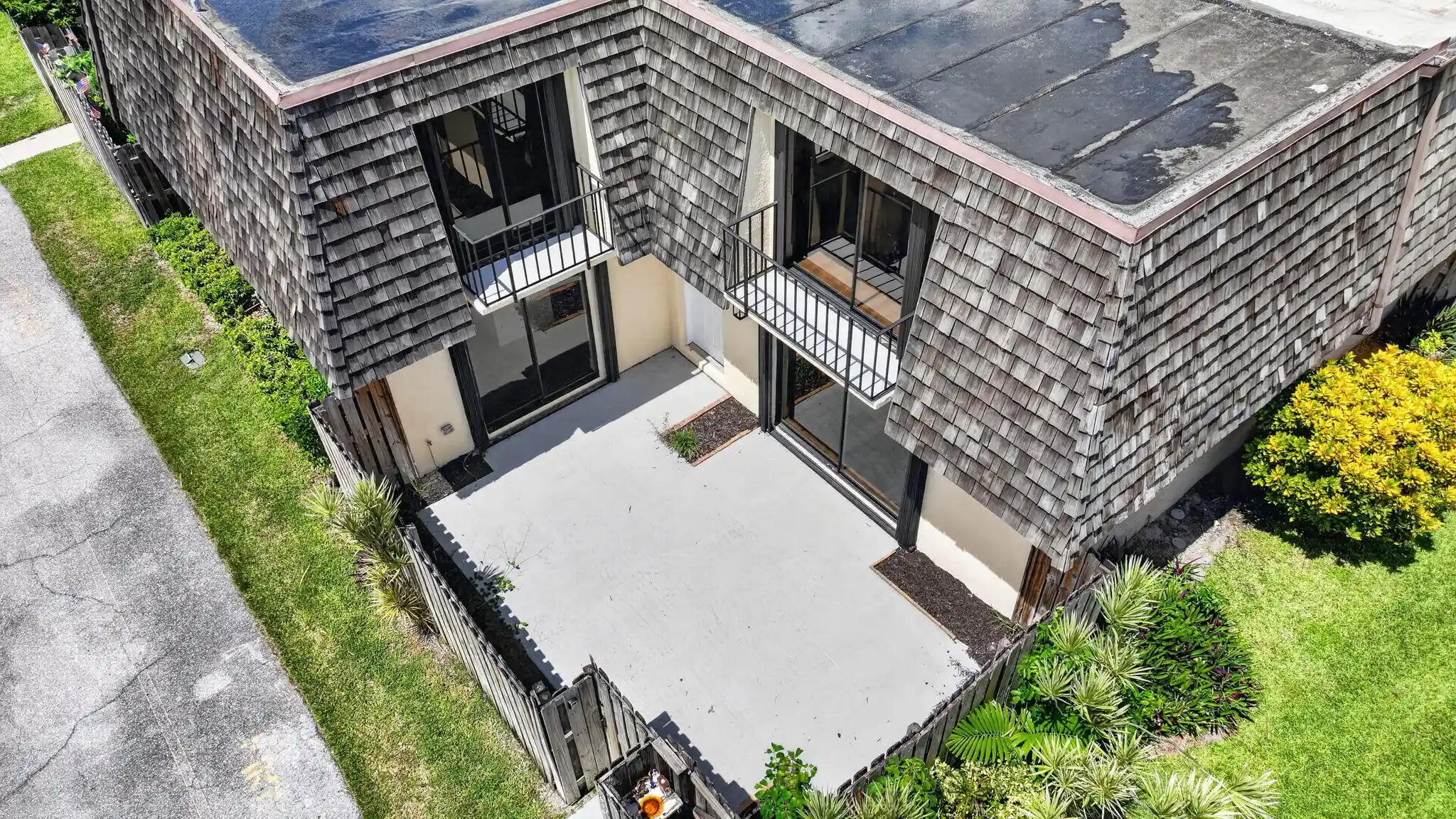Photo 1 of Townhouse for sale at 126 Lake Arbor Dr, Palm Springs, FL 33461 | MLS# B26077579 | Listing updated on 2026-10-16