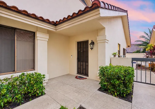 Photo 3 of Single family home for sale at 2845 Duquesne Cir, West Palm Beach, FL 33409 | MLS# B26077684 | Listing updated on 2026-10-10