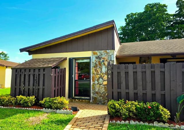 Photo 1 of Single family home for sale at 504 Briarwood Cir #1-54, Hollywood, FL 33024 | MLS# B26077696 | Listing updated on 2026-10-01