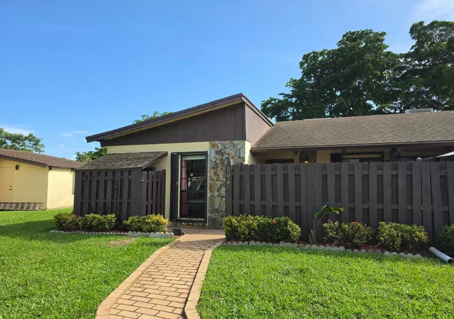 Photo 2 of Single family home for sale at 504 Briarwood Cir #1-54, Hollywood, FL 33024 | MLS# B26077696 | Listing updated on 2026-10-01