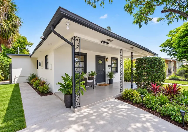 Photo 2 of Multi family home for sale at 1020 S K St, Lake Worth Beach, FL 33460 | MLS# B26077721 | Listing updated on 2026-10-10