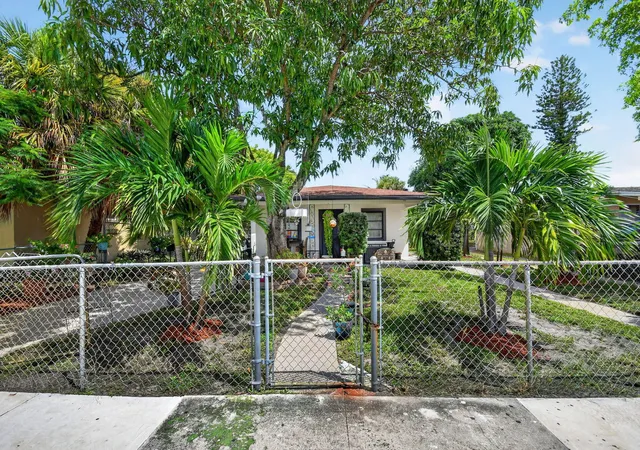 Photo 3 of Multi family home for sale at 1020 S K St, Lake Worth Beach, FL 33460 | MLS# B26077721 | Listing updated on 2026-10-10