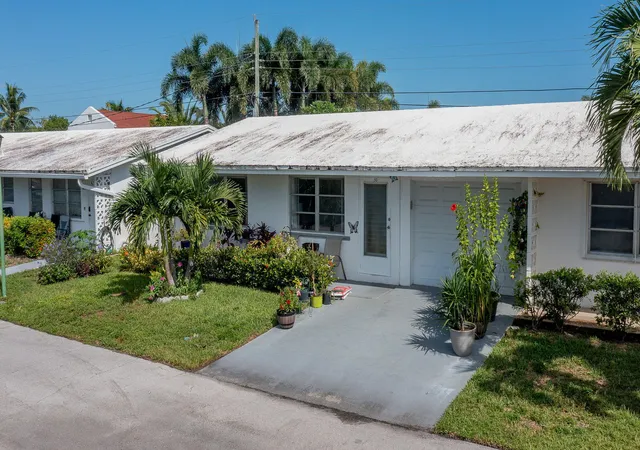 Photo 1 of Condo for sale at 728 Ridge Rd #30, Lantana, FL 33462 | MLS# B26077774 | Listing updated on 2026-10-01