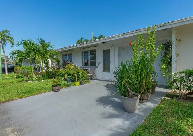 Photo 3 of Condo for sale at 728 Ridge Rd #30, Lantana, FL 33462 | MLS# B26077774 | Listing updated on 2026-10-01