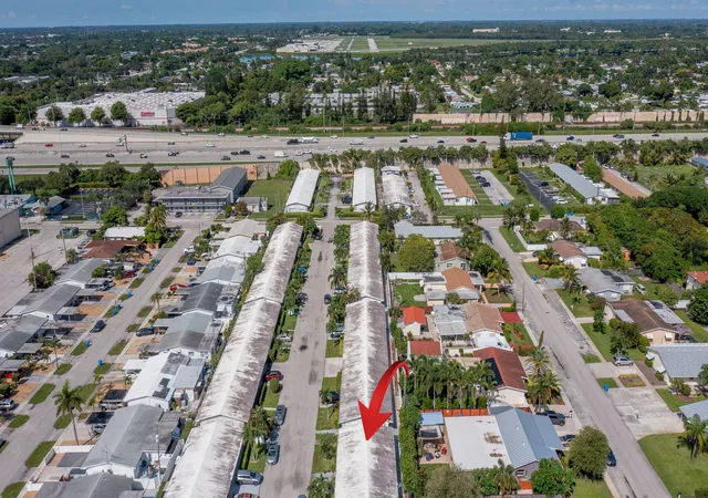 Listing Photo 4 - Condo for sale in building located at 728 Ridge Rd, Lantana, FL 33462 - Unit #30