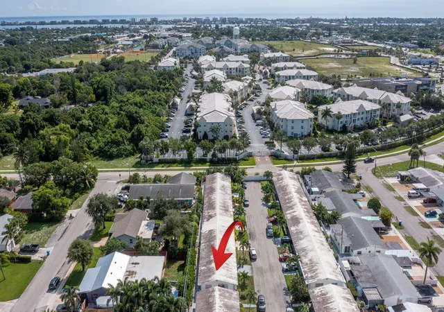 Listing Photo 5 - Condo for sale in building located at 728 Ridge Rd, Lantana, FL 33462 - Unit #30