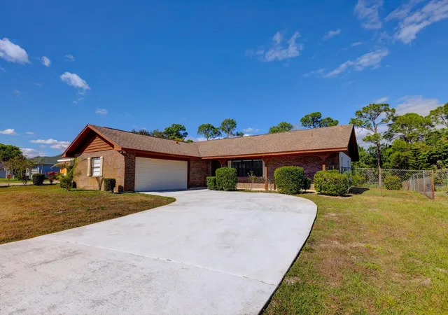 Single family home for sale at 543 SE Greenway Ter, Port Saint Lucie, FL 34983 | MLS# B26077867