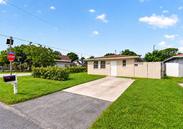 Photo 1 of Single family home for sale at 603 N Broadway, Lantana, FL 33462 | MLS# B26077902 | Listing updated on 2026-10-10