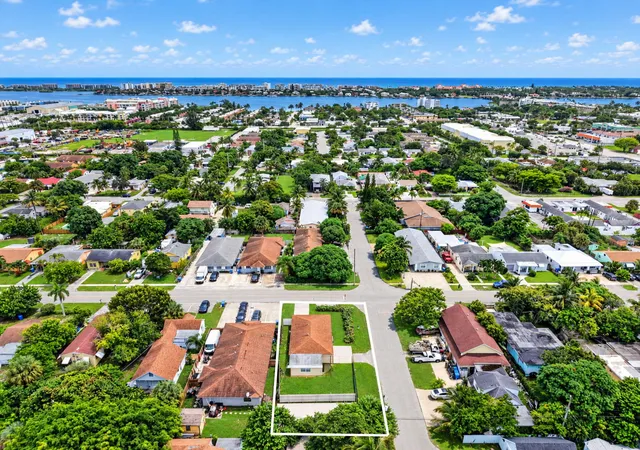 Photo 3 of Single family home for sale at 603 N Broadway, Lantana, FL 33462 | MLS# B26077902 | Listing updated on 2026-10-10
