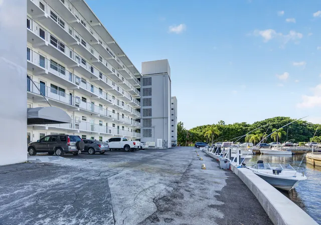 Listing Photo 4 - Condo for sale in building located at 1536 Se 15Th Ct, Deerfield Beach, FL 33441 - Unit #210