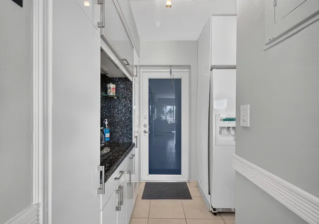 Listing Photo 5 - Condo for sale in building located at 1536 Se 15Th Ct, Deerfield Beach, FL 33441 - Unit #210