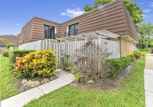 Townhouse for sale at 2523 25th Lane, Palm Beach Gardens, FL 33418 | MLS# B26077965