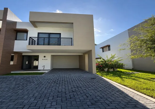 Photo 2 of Townhouse for sale at 5531 W Oak Way, Fort Lauderdale, FL 33314 | MLS# B26077974 | Listing updated on 2026-10-10