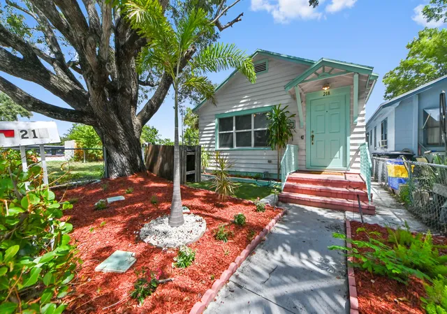 Photo 1 of Single family home for sale at 218 N H St, Lake Worth Beach, FL 33460 | MLS# B26077998 | Listing updated on 2026-10-10