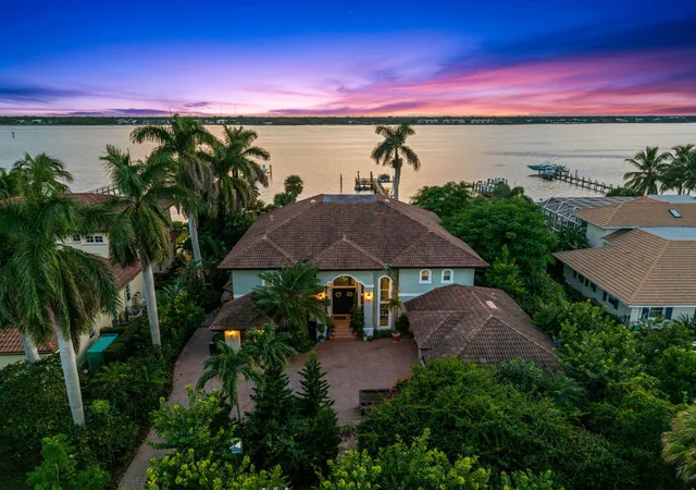Photo 1 of Mansion for sale at 2362 Nw Bay Colony Ct, Stuart, FL 34994 | MLS# B26078013 | Listing updated on 2026-10-01