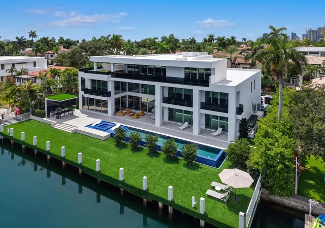 Photo 2 of Mansion for sale at 414 Royal Plz Dr, Fort Lauderdale, FL 33301 | MLS# B26078323 | Listing updated on 2026-10-07
