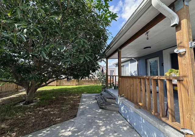Photo 2 of Single family home for sale at 1013 N C St, Lake Worth Beach, FL 33460 | MLS# B26078348 | Listing updated on 2026-10-05