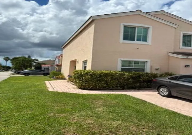 Photo 3 of Single family home for sale at 3305 Apache Ln, Margate, FL 33063 | MLS# B26078355 | Listing updated on 2026-09-23