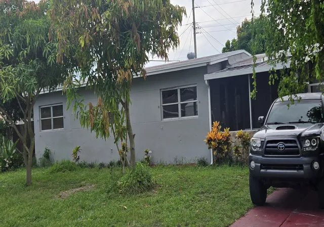 Photo 2 of Single family home for sale at 1408 W Broome St, Lantana, FL 33462 | MLS# B26078362 | Listing updated on 2026-10-10