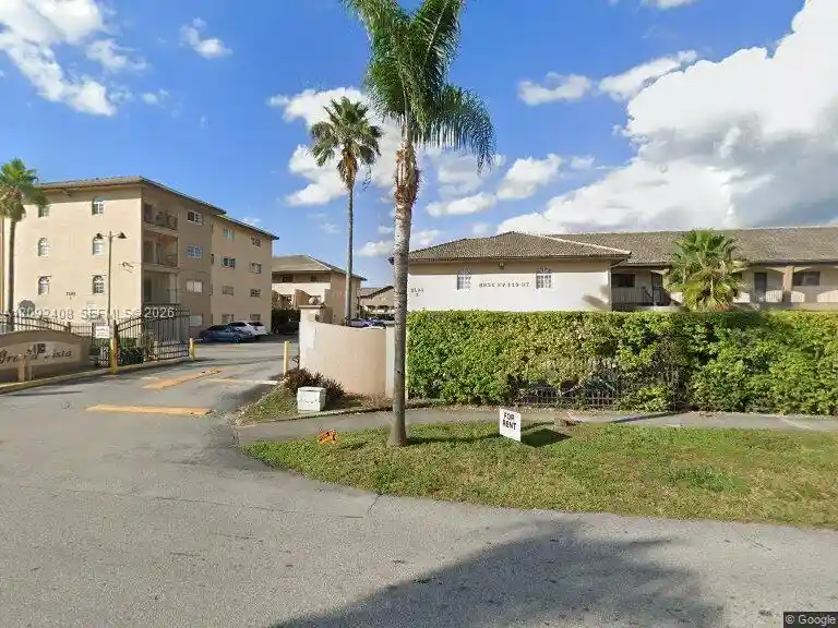 Listing Photo 1 - Condo for sale in 8851 Nw 119Th St located at 8851 Nw 119Th St, Hialeah Gardens, FL 33018 - Unit #6113