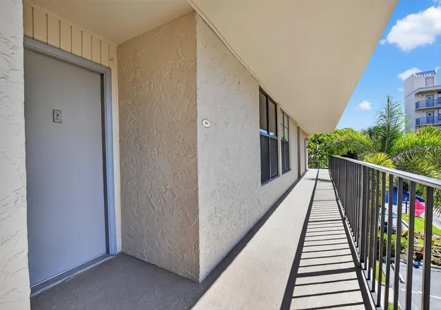 Photo 3 of Condo for sale at 11 Royal Palm Way #3040, Boca Raton, FL 33432 | MLS# B26078423 | Listing updated on 2026-10-10