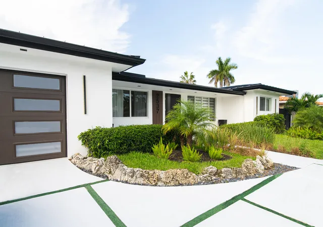 Single family home for sale at 2537 SE 10th Court, Pompano Beach, FL 33062 | MLS# B26078440